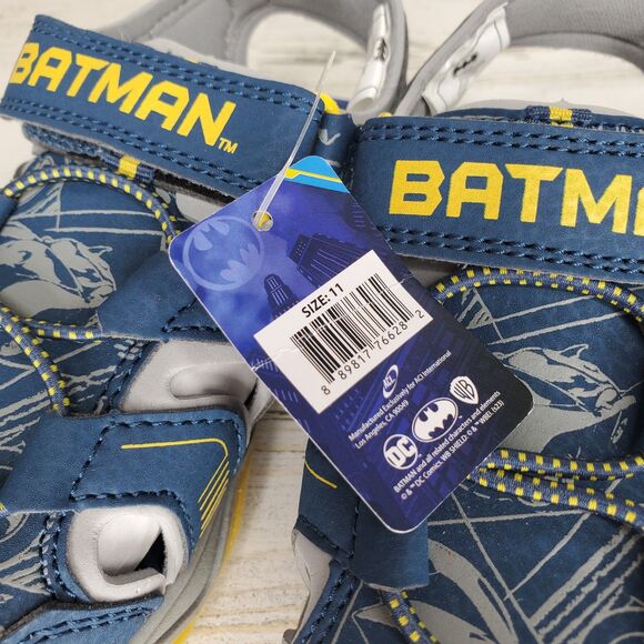 DC Comics Batman Light Up Trekking Sandals Toddler Preschool Boys Size 11 NWT - Picture 7 of 7